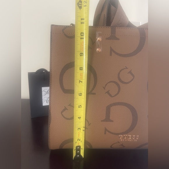 Women’s 🤎Guess?tote 👜 - Picture 12 of 12